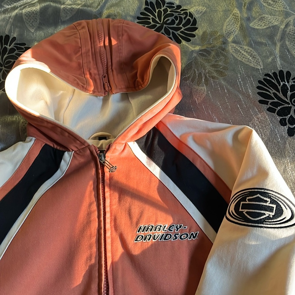 Ladies Harley-Davidson bomber jacket. Hooded with a zipper to lie flat
